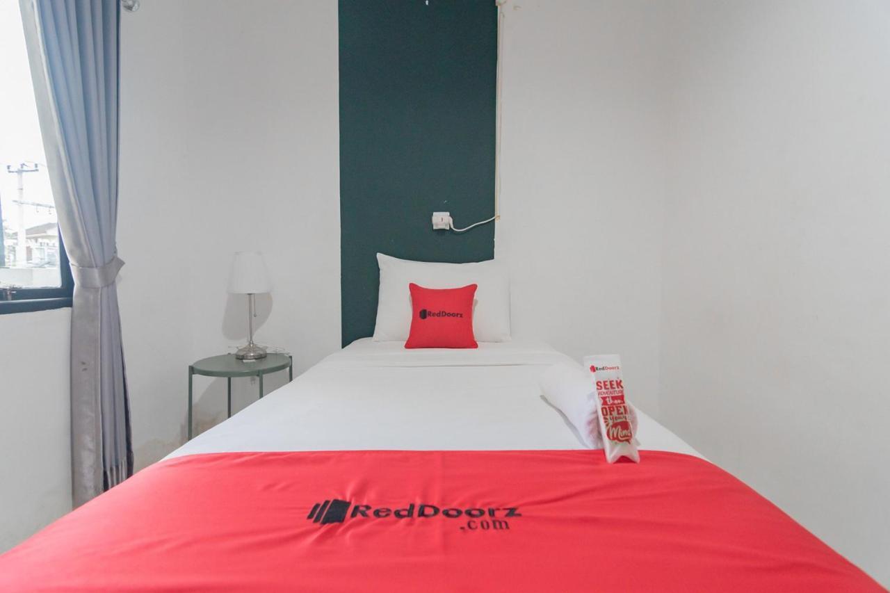 Reddoorz At Sani Guest House Balikpapan Exterior foto