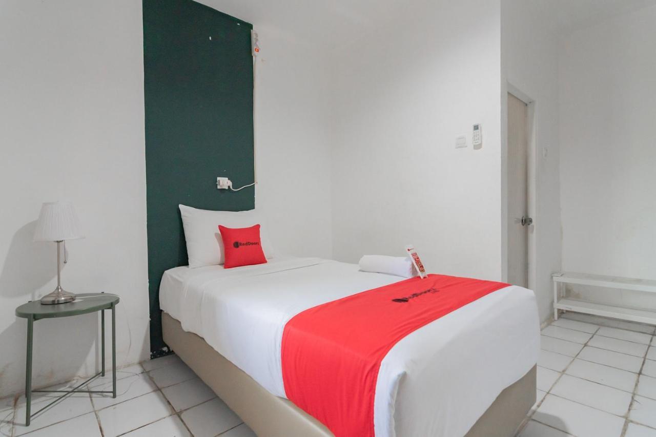 Reddoorz At Sani Guest House Balikpapan Exterior foto